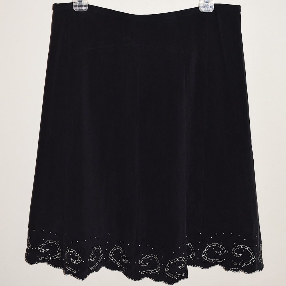 NWT Jones NY Black Silk Embroidered Trim Skirt